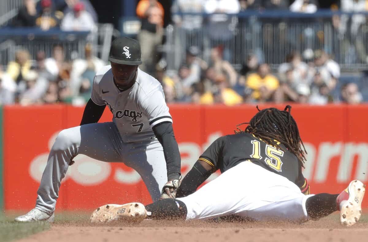 White Sox shortstop Tim Anderson tags Oneil Cruz