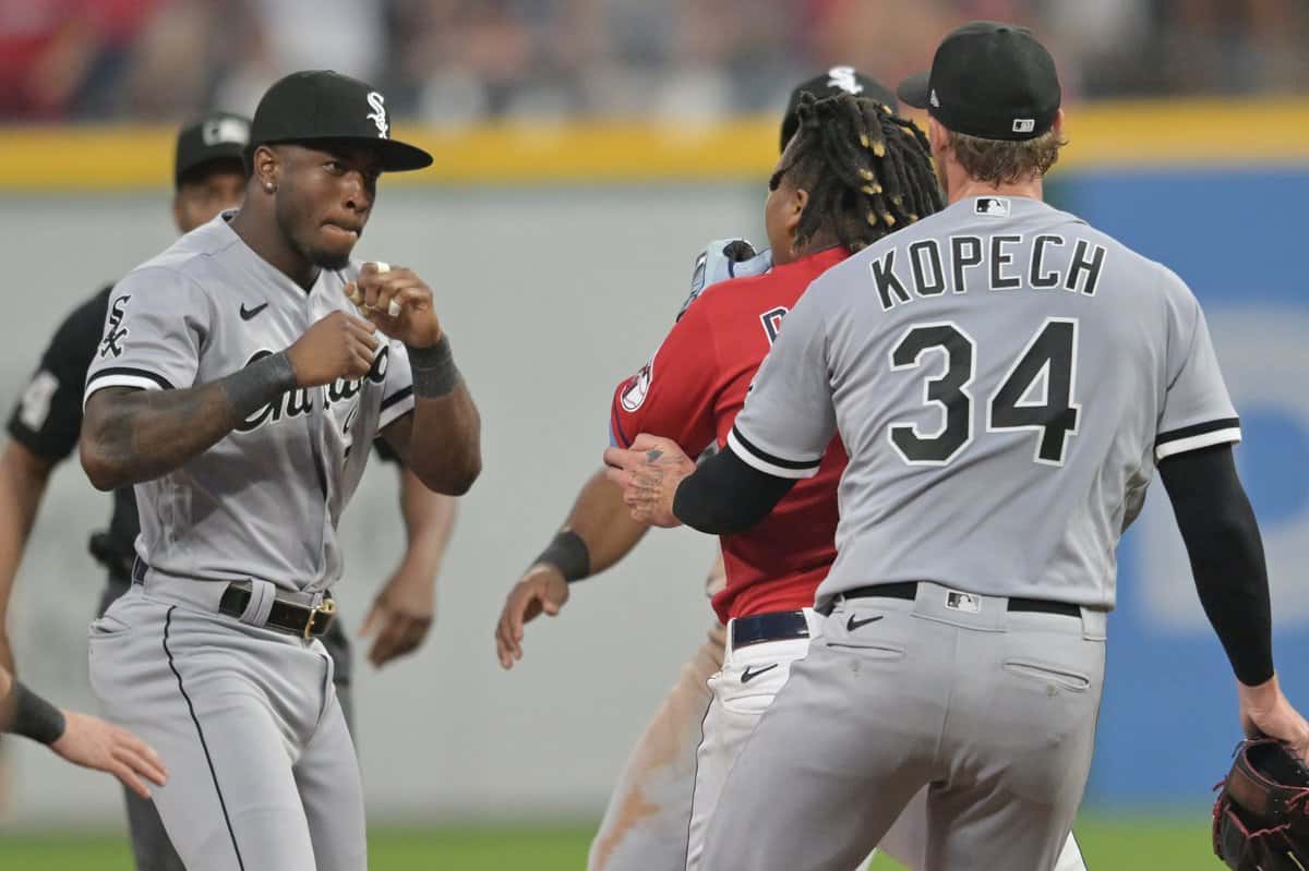 White Sox shortstop Tim Anderson fight Cleveland Guardians' José Ramírez