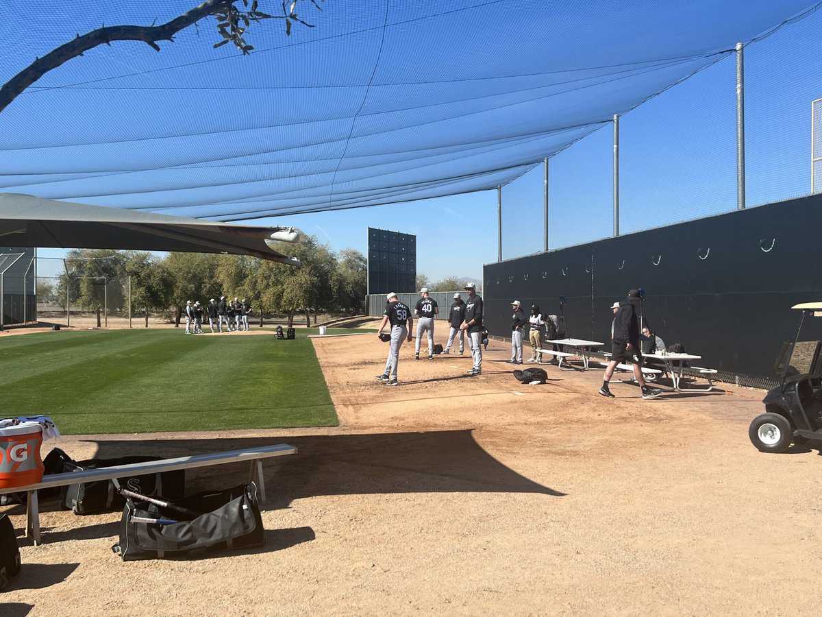 White Sox pitchers throwing