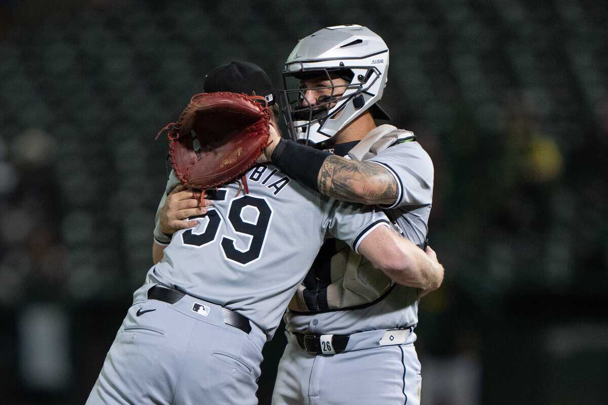 White Sox celebrate the end of a losing streak