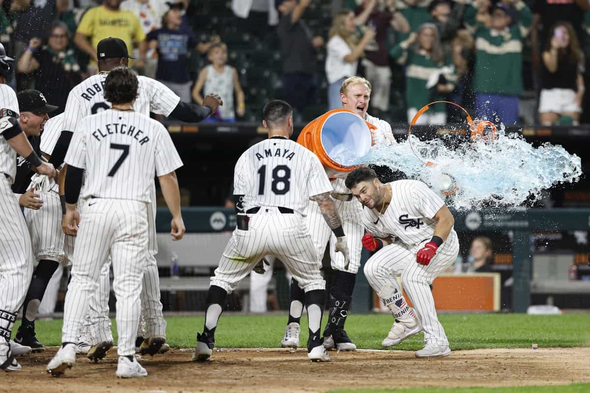 White Sox celebrate Andrew Benintendi walk-off homer