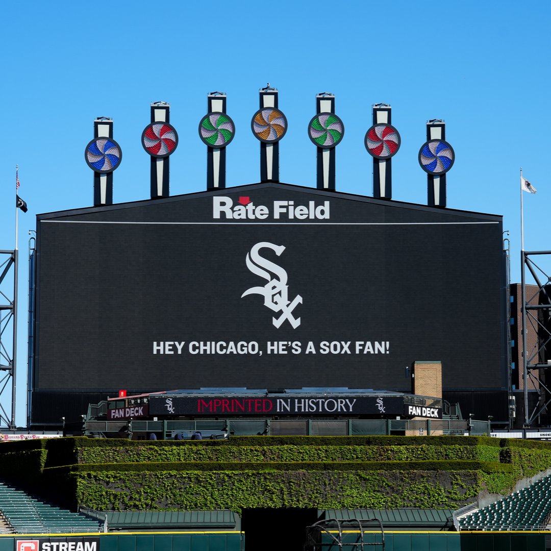White Sox scoreboard celebrating the pope