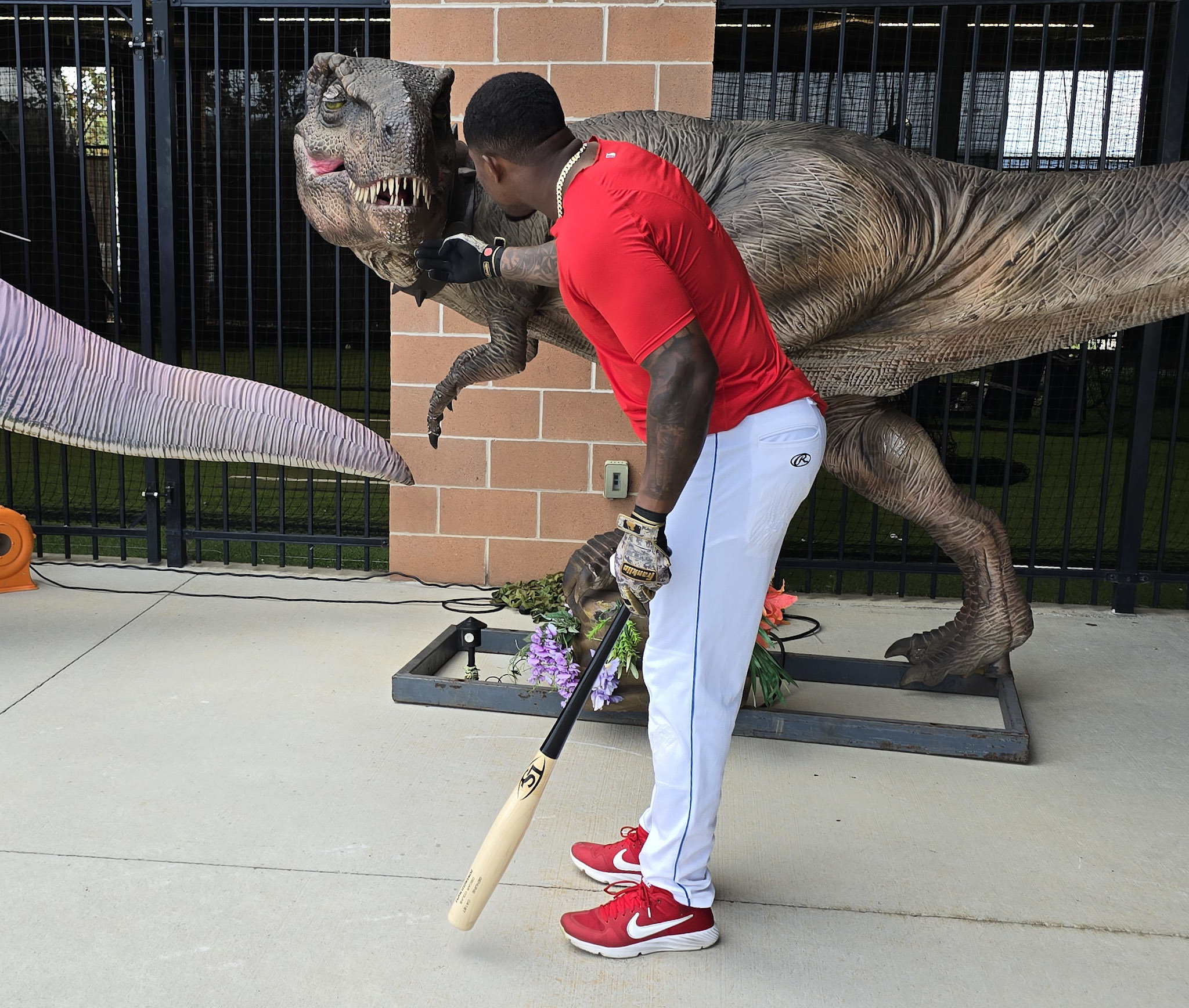 Oscar Colás looking at a dinosaur
