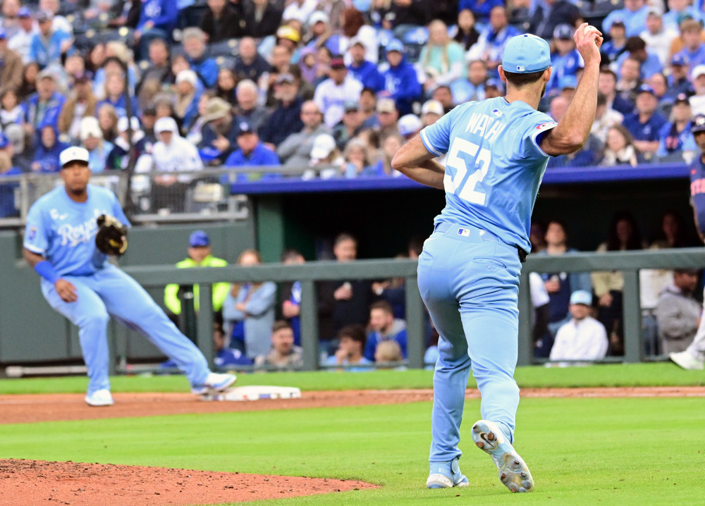 Michael Wacha fields his position for Kansas City Royals