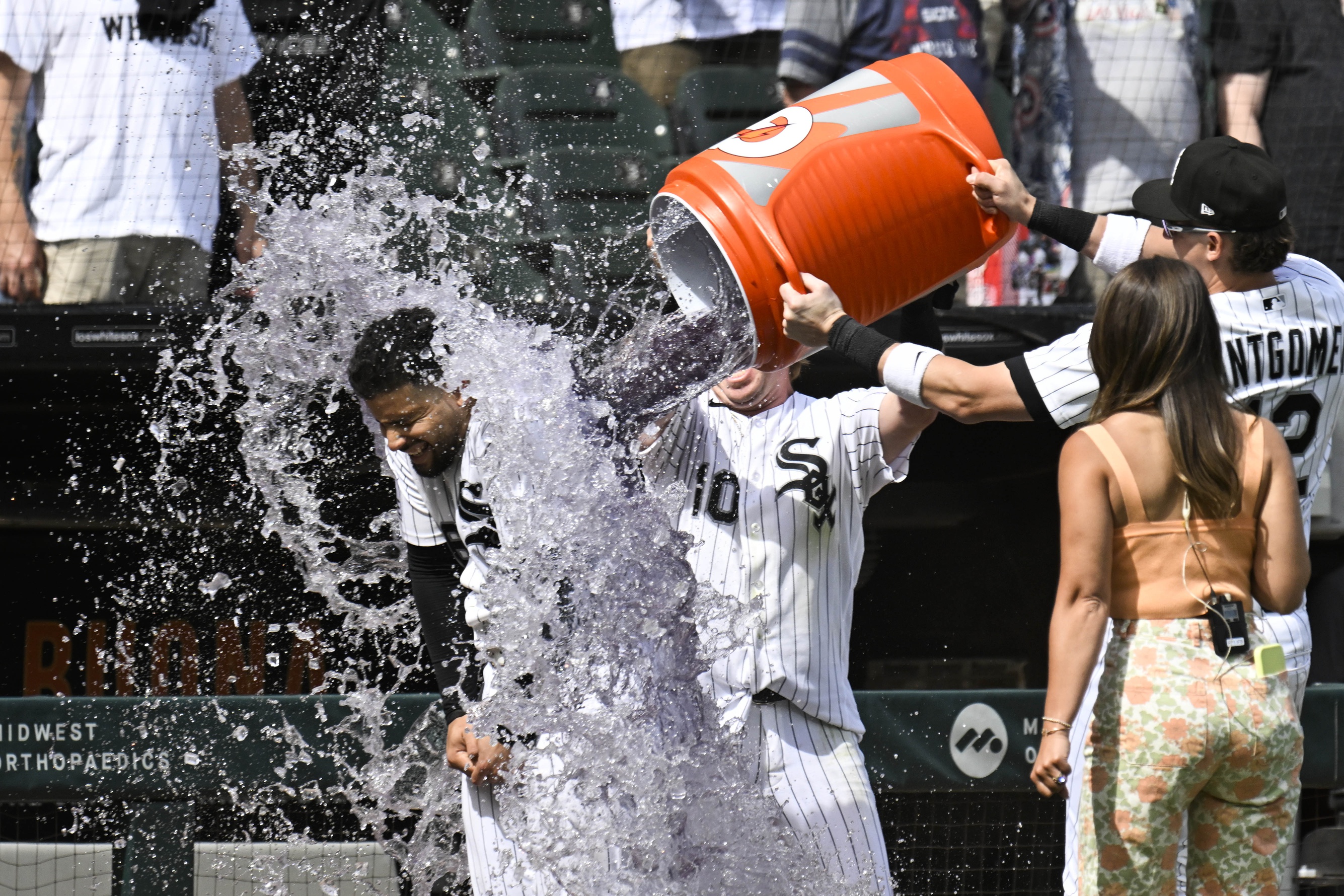 White Sox celebrate with Edgar Quero