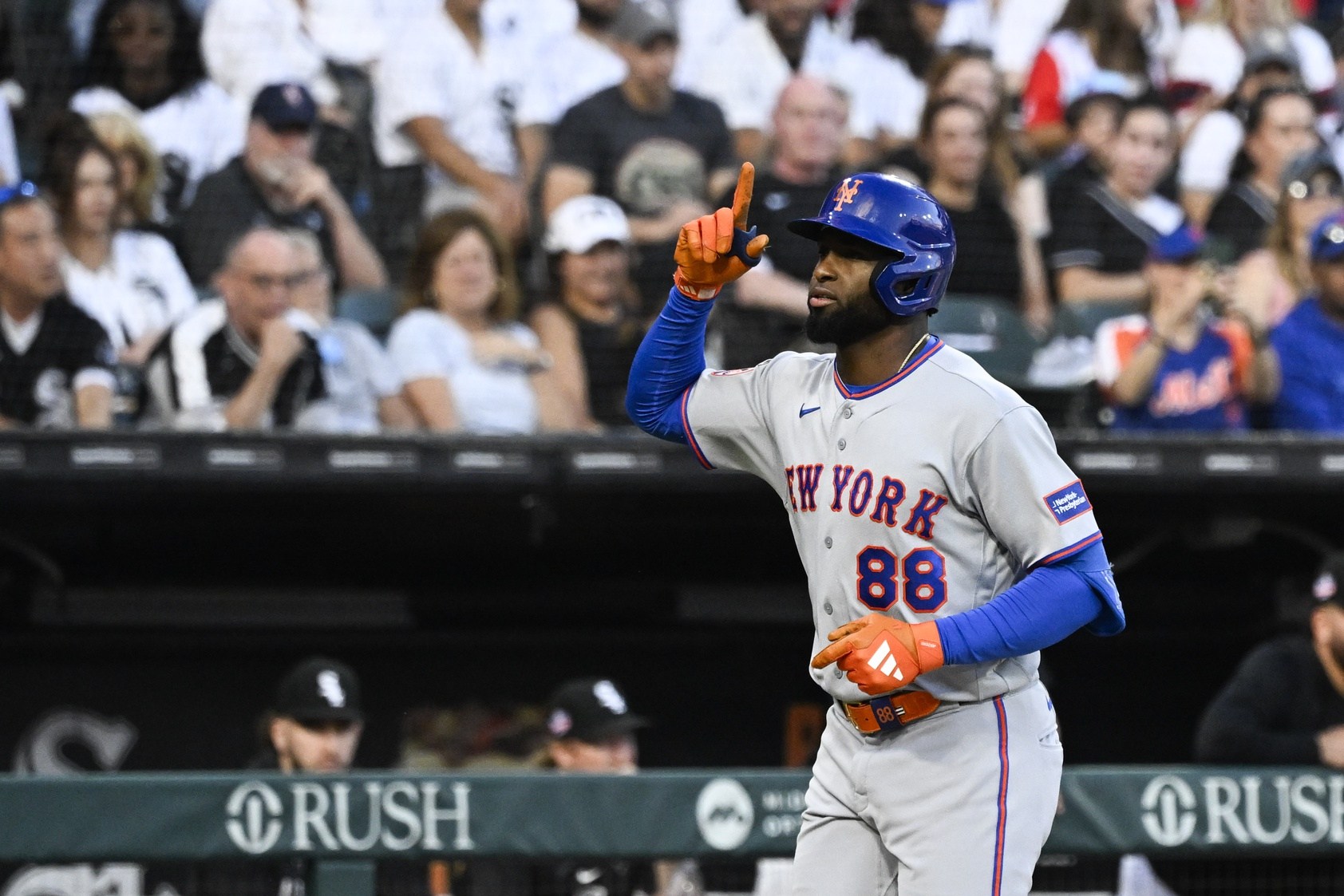 Luis Robert Jr. homers against White Sox at Rate Field
