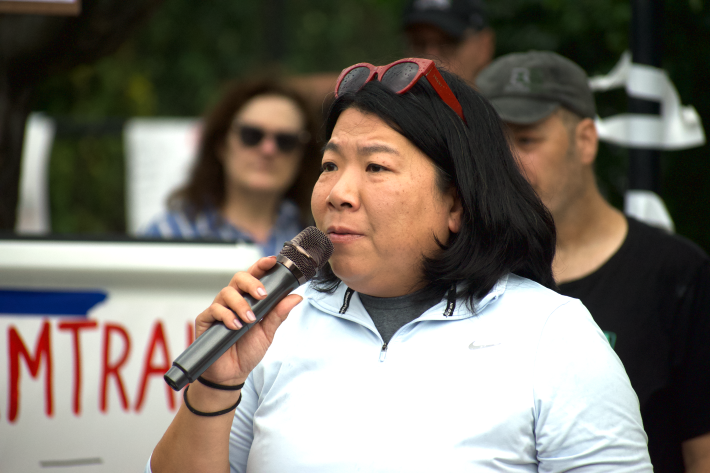 11th Ward Alderman Nicole Lee speaks at a rally held by Bridgeport residents to address the planned Amtrak maintenance facility on August 30, 2026 (Photo by Josh Nelson, Sox Machine)